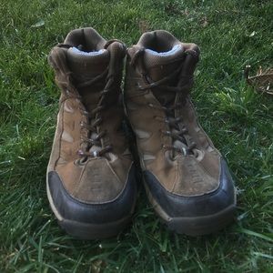 bearpaw hiking boots
